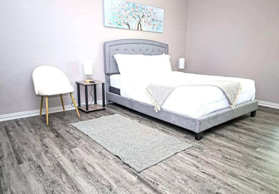 Comfy Two-Bedroom Apartment In อาร์ลิงตัน ภายนอก รูปภาพ